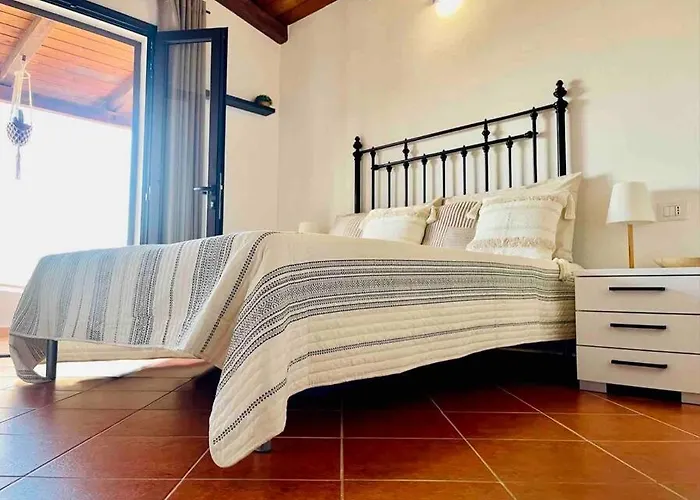 Appartement Charming With Parking, Mountain View, Close To The Santa Maria